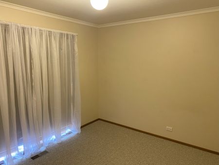 Spacious 3-Bedroom Unit in Rosanna – Available for Lease Now! - Photo 3