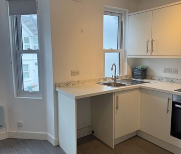 2 Bed Flat, Linton Road, BN3 - Photo 6