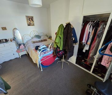 2 bedroom end of terrace house to rent - Photo 4