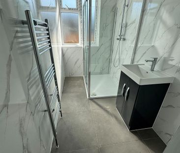 3 bedroom flat to rent - Photo 6
