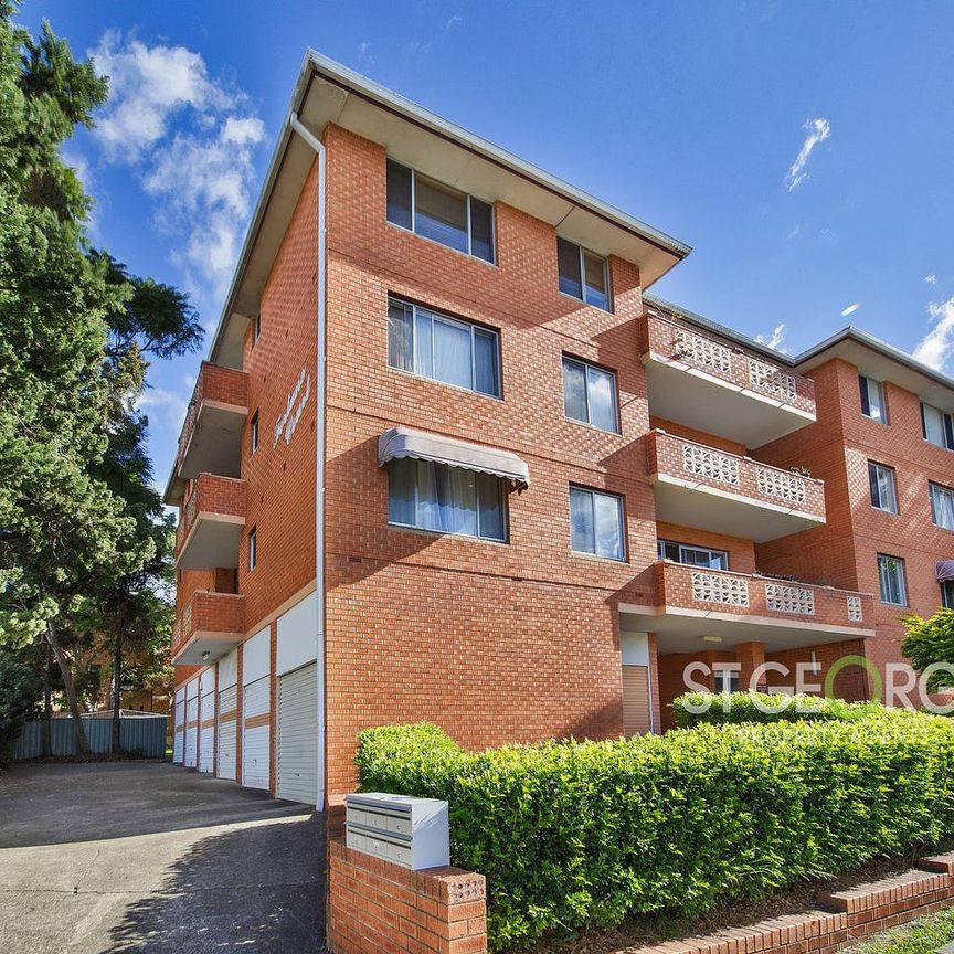 Facing Connelly Street - 300 meters to Penshurst station and shops - Photo 1