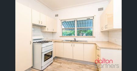 Renovated Three Bedroom Home - Photo 5