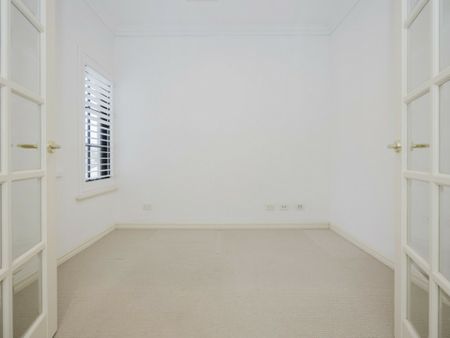 Waterfront Luxury Apartment with Private Jetty in Mindarie Marina - Photo 4