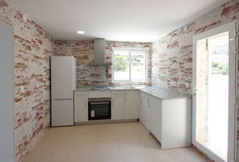 LONG TERM RENTAL Spacious villa for rent with sea views