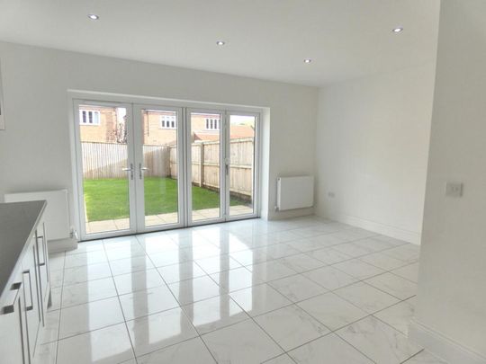 3 bedroom semi-detached house to rent - Photo 1