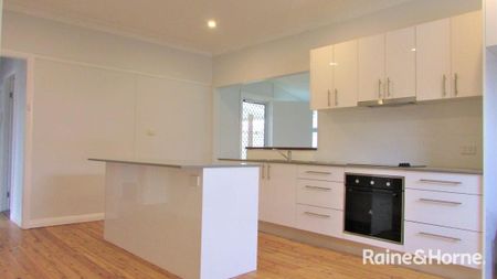 Two Bedroom Fully Renovated Home - Photo 3