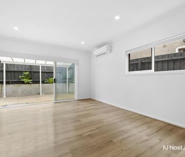 4 Montana Place, MOOROOLBARK - Photo 2
