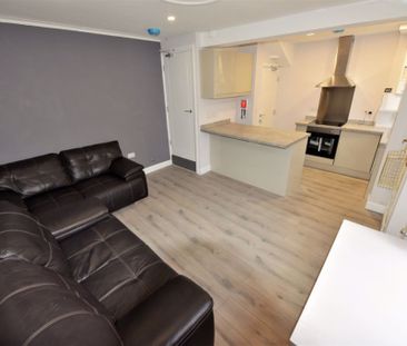 3 bedroom House in Harold Place, Leeds - Photo 5