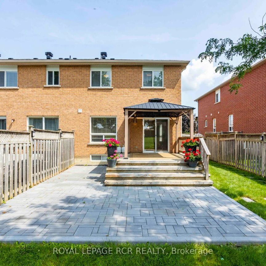 Condo Townhouse For Lease | N9256468 - Photo 1