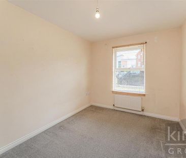 2 bedroom ground floor flat to rent - Photo 5