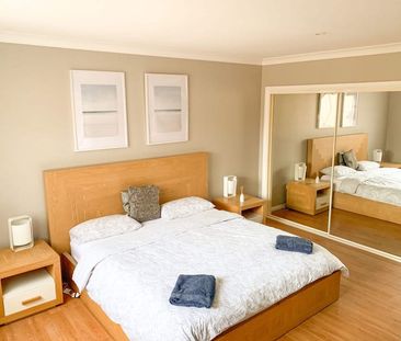 Modern Family Home - Photo 4