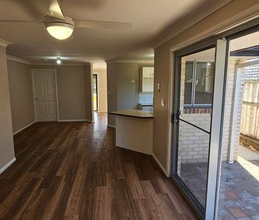 Newly Refurbished Home - Walk to Woody Point Waterfront - Photo 6