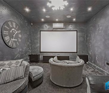 5 bedroom detached house to rent - Photo 2