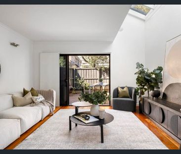 Contemporary Style and Spacious Living Opposite Lumley Gardens - Photo 2