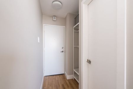 730 St Clarens Avenue - Photo 2