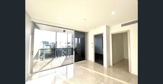 Spaciouse and near new one plus study room in Mascot - Photo 1