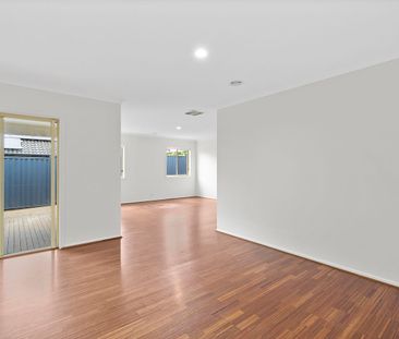 SPACIOUS 4 BEDROOM, PLUS STUDY/DINING FAMILY HOME. Ideally suited f... - Photo 4