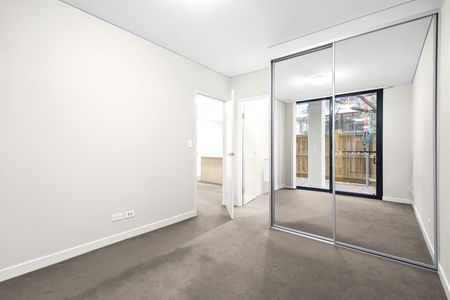 Modern Chic Courtyard Apartment - Photo 3