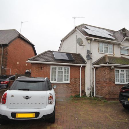 Collingwood Road, Uxbridge, UB8 - Photo 4