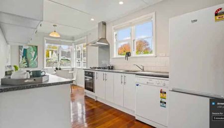 Family Friendly in Hamilton East - Photo 3