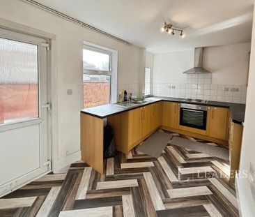 3 bedroom terraced house to rent - Photo 3