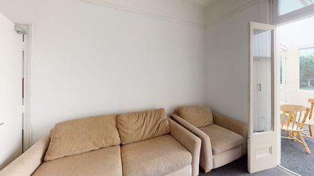 Student Properties to Let - Photo 3