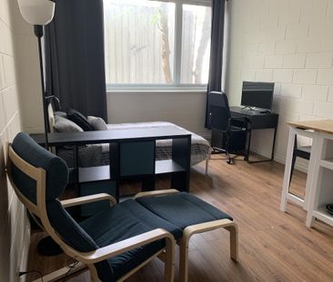 📢 Cession de bail – Studio meublé tout inclus – 1012$ – Côte Sainte... - Photo 2