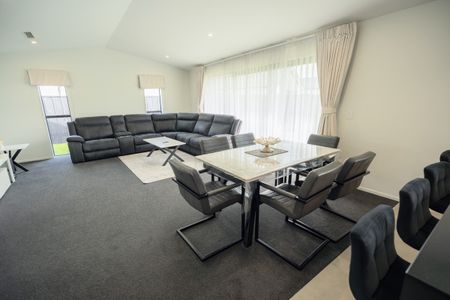 Luxurious High-Spec 4-Bedroom ready to move in before Christmas - Photo 2