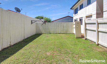 4/17 Maroong Street, Currajong, QLD 4812 - Photo 3