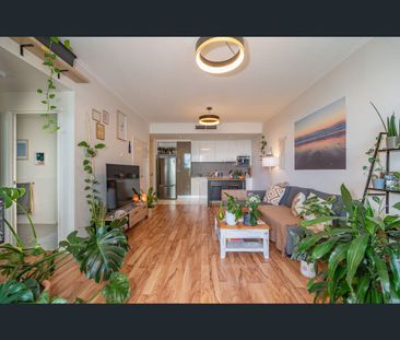 2003/33 T E Peters Drive, Broadbeach Waters, Qld 4218 - Photo 4