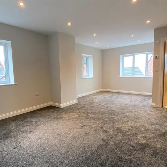 5 bedroom detached house to rent - Photo 1
