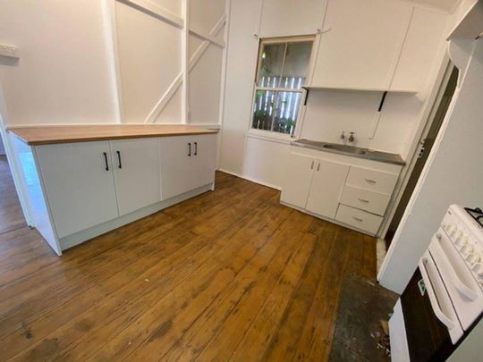 Colonial Cottage with character - Photo 1