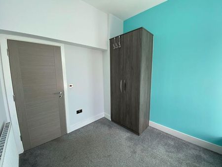 1 bedroom in a flat share to rent - Photo 2