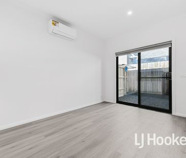 28 Scott Street, Cranbourne VIC - Photo 2