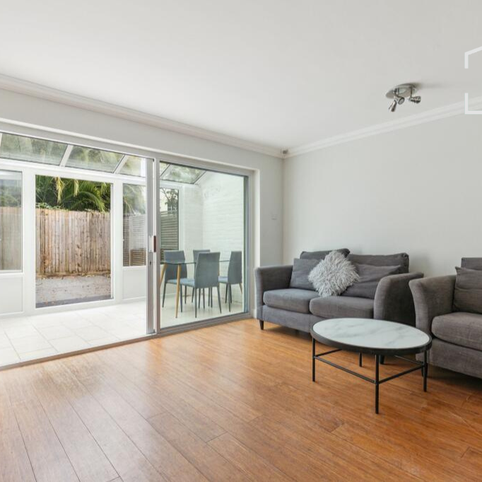 4 bedroom flat to rent - Photo 1