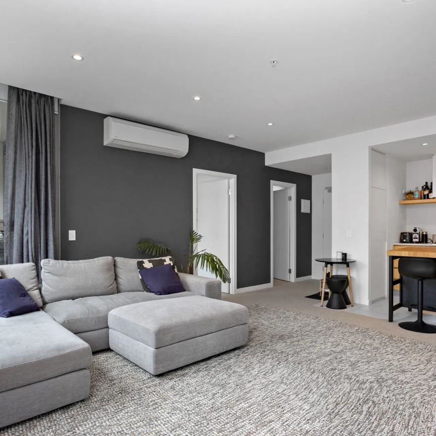 Resort-Style Sensation – Luxury, Space and Fully Furnished! - Photo 1