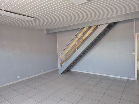 Location Appartement 3 pièces 76m² NOYELLES SOUS LENS 62221 - Photo 5