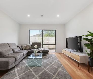 Flawless Modern Luxury Town Home With Impressive Contemporary Space - Photo 4