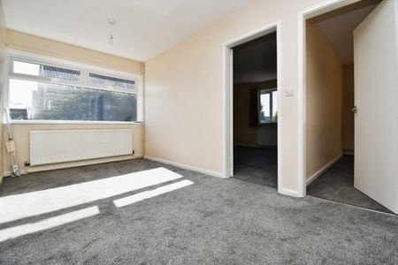 3 bedroom Bungalow To Let Total Size: 1077 SQ FT - Photo 3