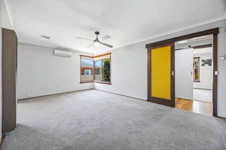 Well Located Family Home In Wendouree - Photo 5