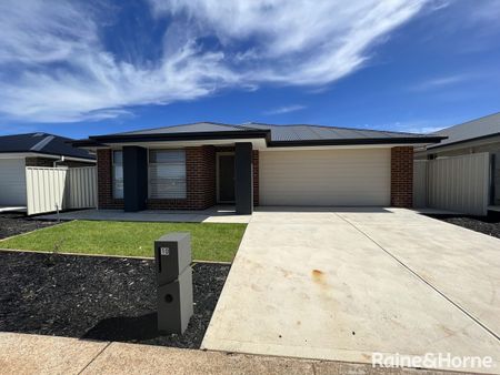 10 Andalusia Avenue, Munno Para West, SA 5115 - Photo 2