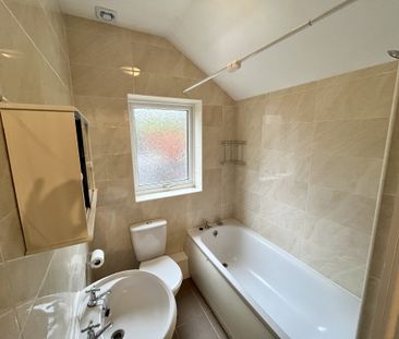 ***Two double bedrooms*** easy access into Derby city centre + Roya... - Photo 2