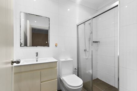 Spacious Townhouse in Central Location - Photo 4