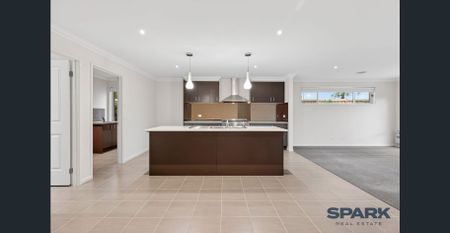 Spacious Family Home in a Prime Location - Photo 4