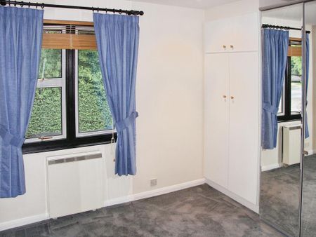 3 bedroom flat to rent - Photo 4