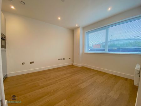 Papermill House, South Street, Romford, RM1 - One Bedroom Flat To Rent - £310pw / £1,345pcm - Photo 4