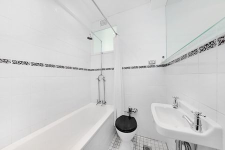 Spacious & Light-Filled 1-Bedroom Apartment - Offered Furnished - Photo 5