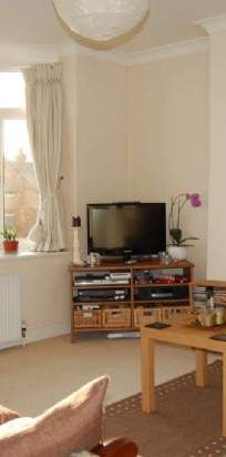 2 bedroom property to rent in Chertsey - Photo 1