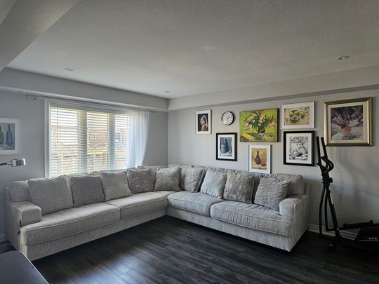 For Lease - 6412 Shapton Crescent, Niagara Falls, Ontario - Photo 1