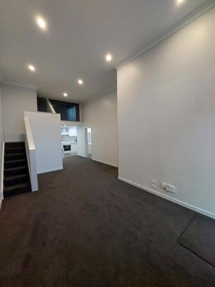 Central Two Bedroom Studio Apartment - Photo 1